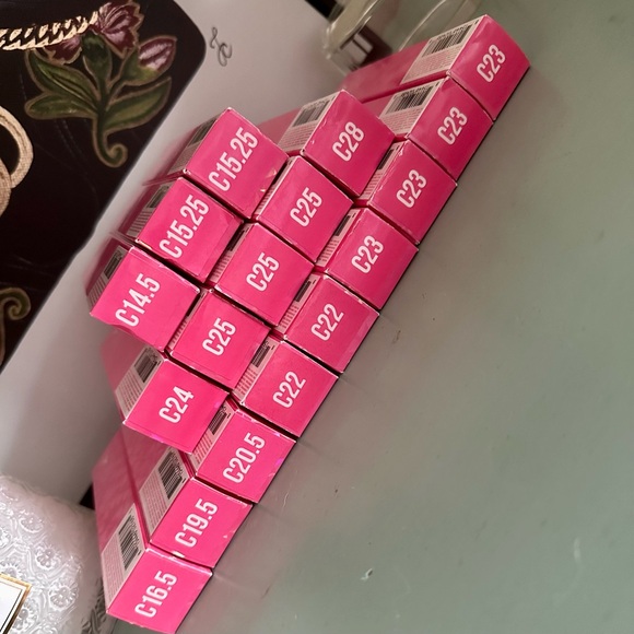 Jeffree Star Magic Star concealers - Picture 6 of 7